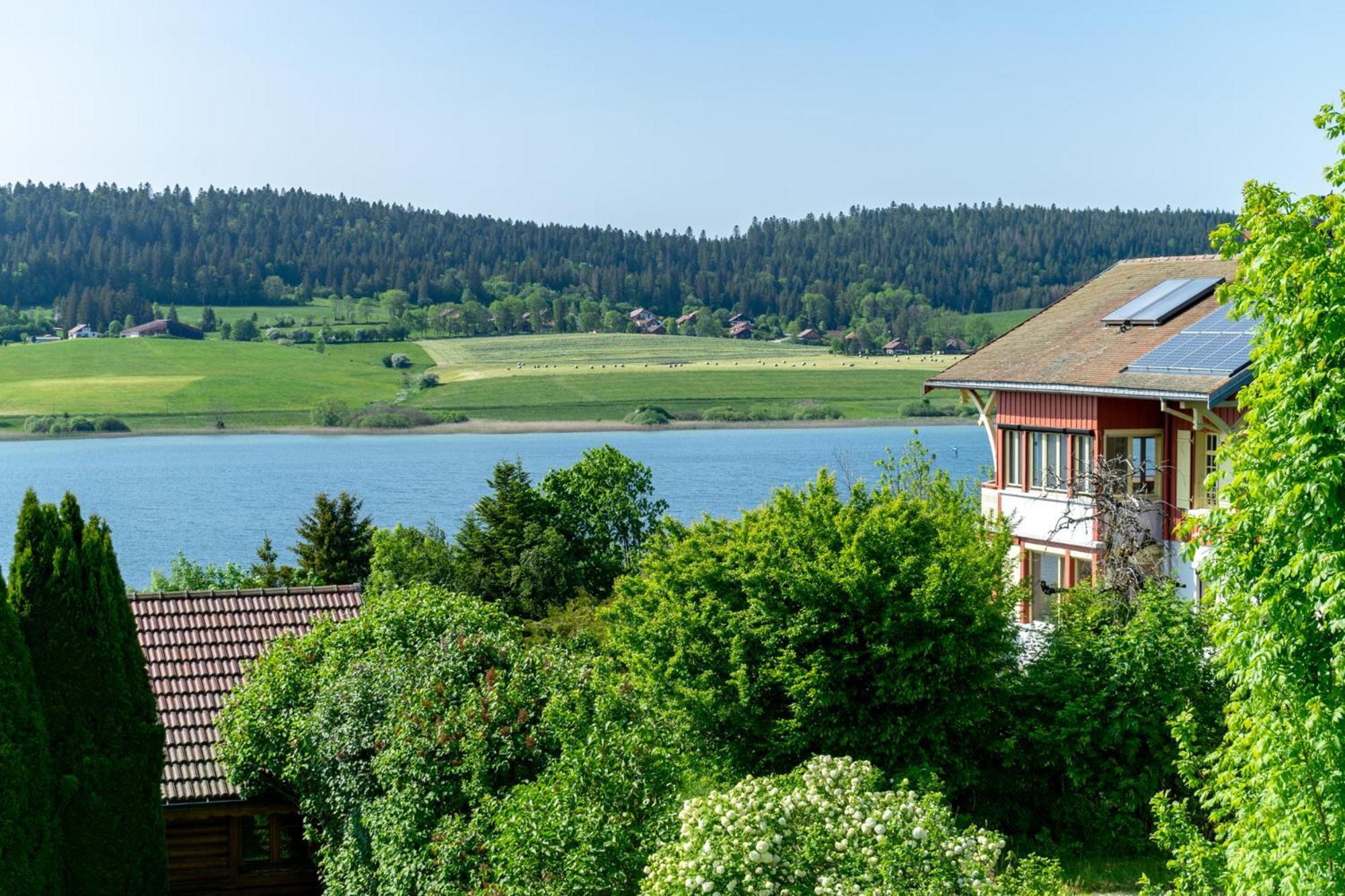 Hôtel-Restaurant Le Lac Malbuisson Extérieur photo