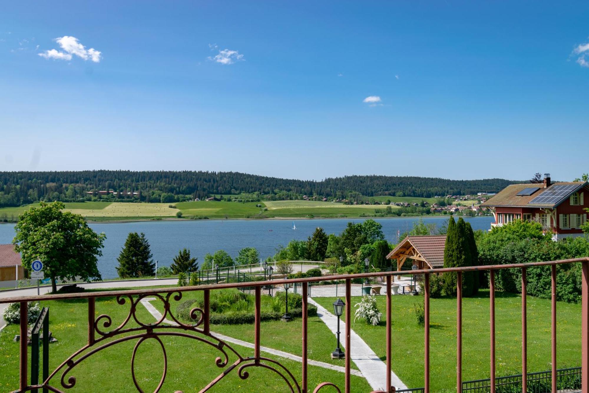 Hôtel-Restaurant Le Lac Malbuisson Extérieur photo